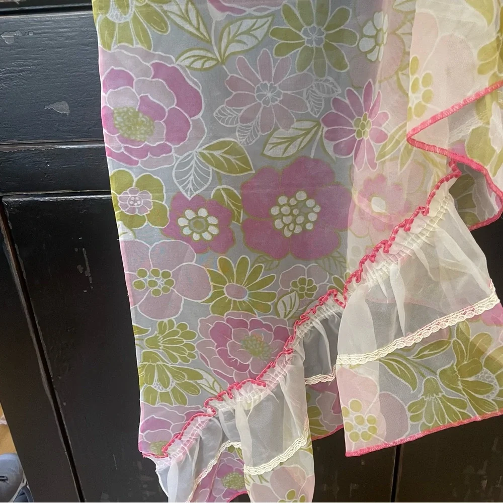 VINTAGE MID CENTURY SEMI SHEER  FLORAL VALANCE  41” L X 104” W X 16” L Middle
